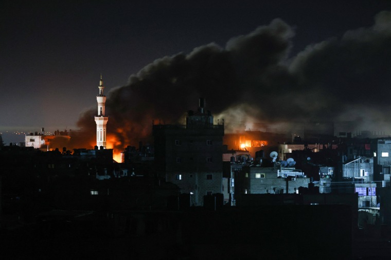 وأدت سلسلة من الغارات الجوية الإسرائيلية على مدينة رفح بجنوب غزة في 12 فبراير 2024 إلى مقتل 52 شخصًا، وفقًا لوزارة الصحة في القطاع الذي تسيطر عليه حماس. 